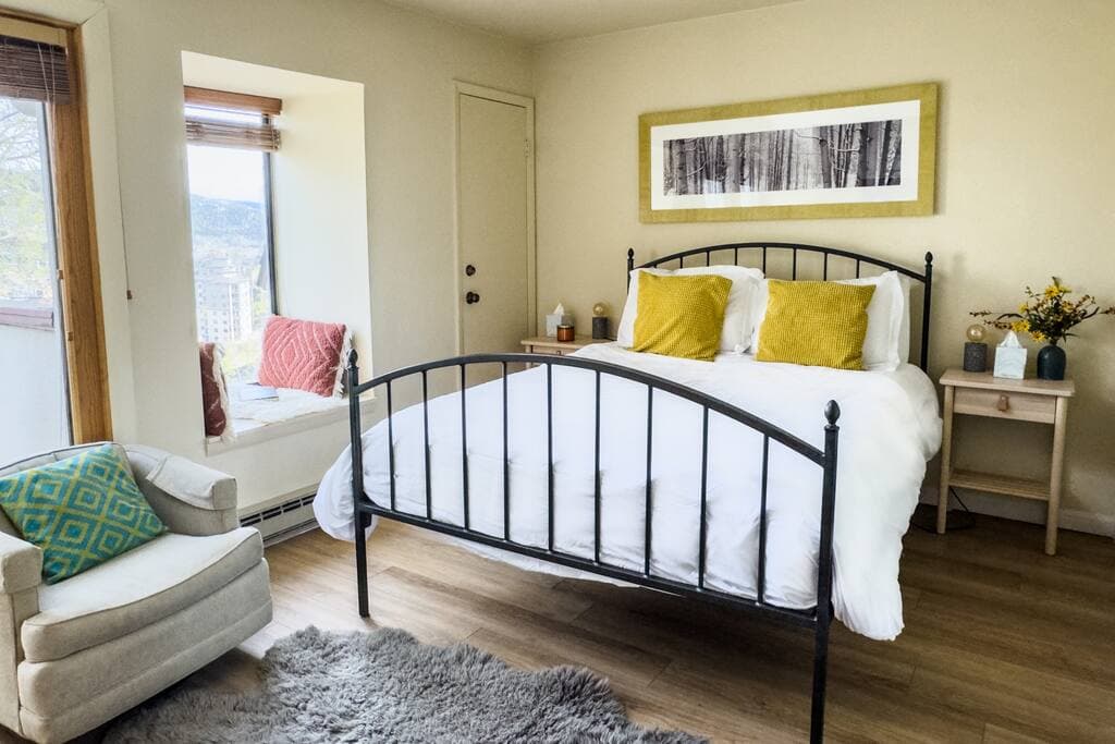 [2nd Floor Bedroom] Wake up in your queen-size bed and be greeted by the majestic view of the mountains. The room has plenty of natural light.